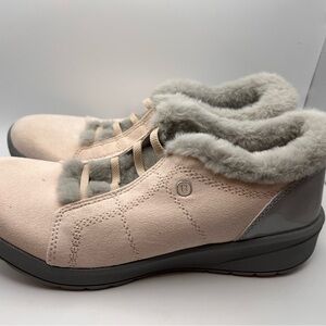 BZees Women's Beige Fur-Lined Shoes